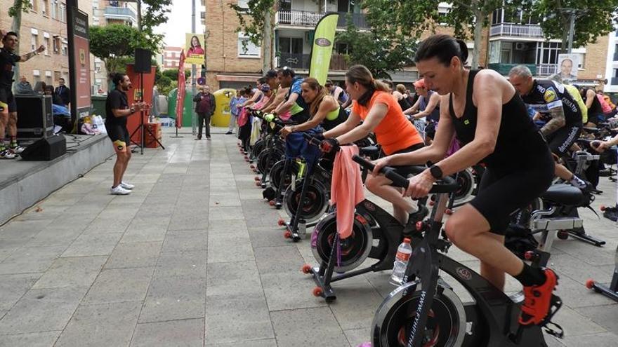 Més de vuitanta persones pedalegen en la quarta Marató d’Spinning d’Abrera