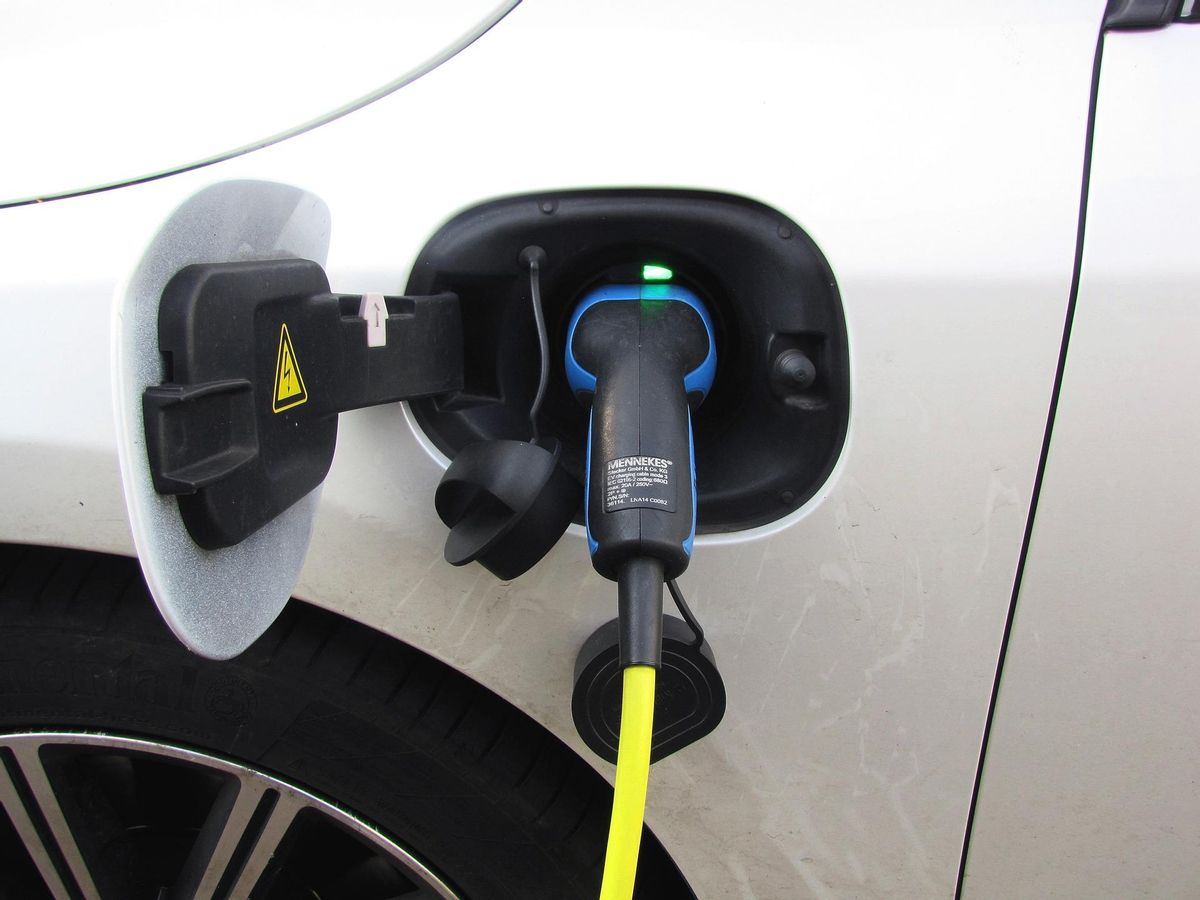 El despliegue de las renovables hace más verde el coche eléctrico