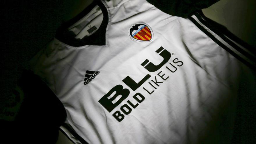 Resplandor diapositiva dolor de estómago Blu lucirá en las camisetas del Valencia CF el año del Centenario -  Levante-EMV