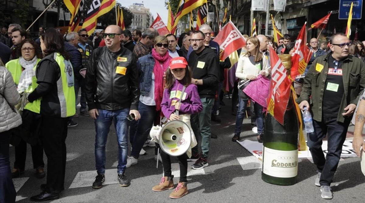 Ambiente festivo en la manifestación del 1 de Mayo en Barcelona del año pasado. 