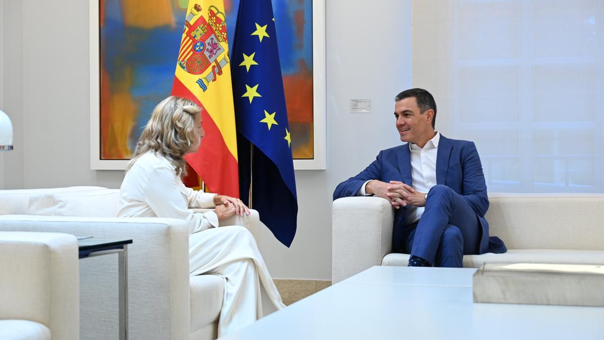 El president del govern espanyol, Pedro Sánchez, i la vicepresidenta segona, Yolanda Díaz, al Palau de la Moncloa