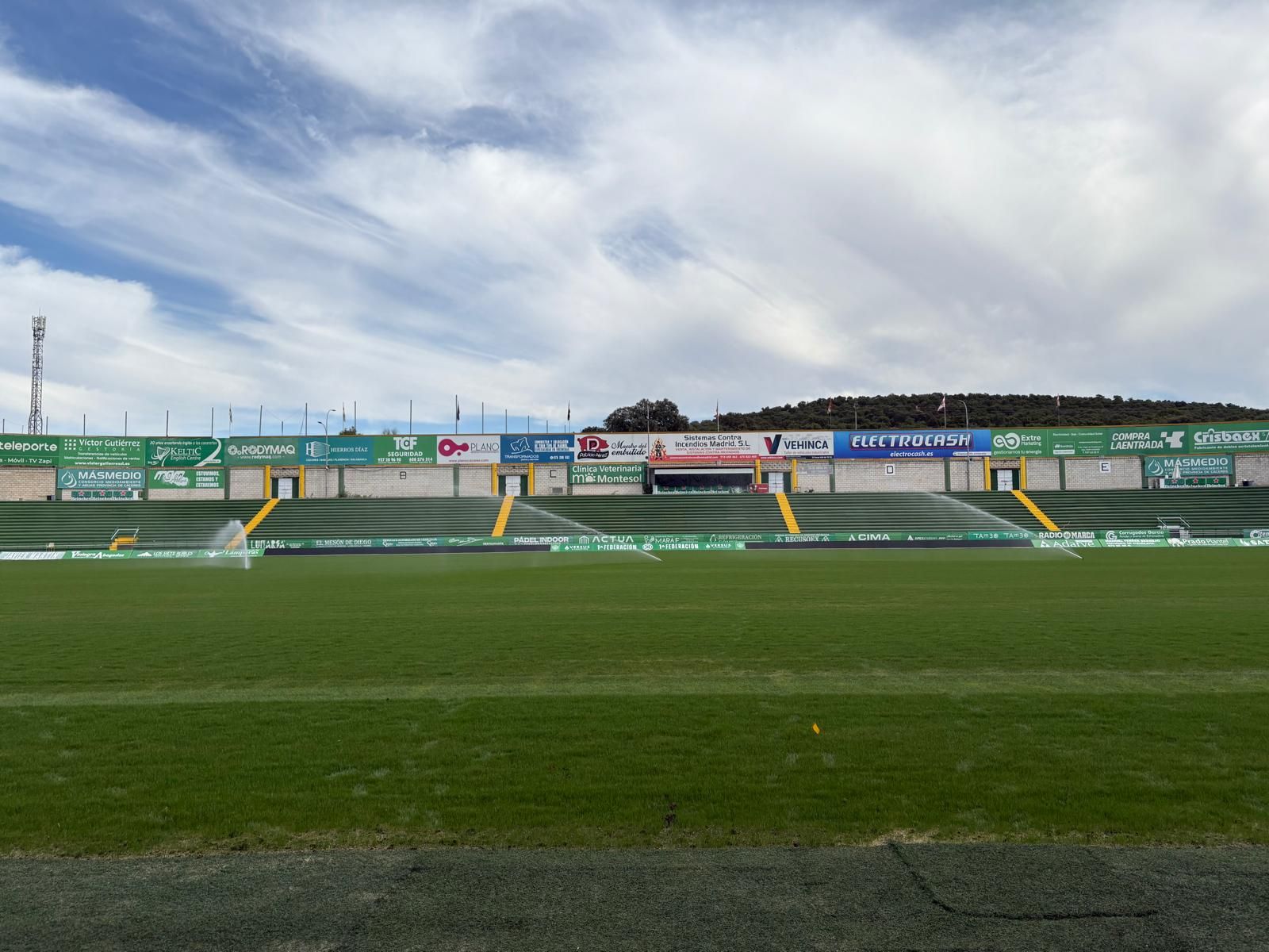 Fotogalería: El césped del Príncipe Felipe, listo para la vuelta del Cacereño