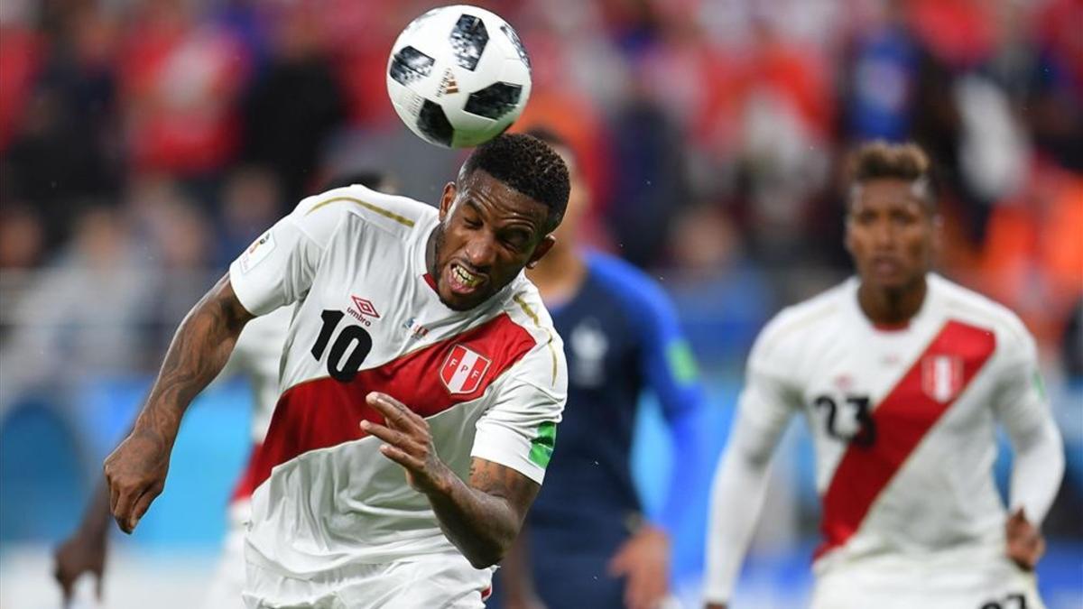 Jefferson Farfán, en el duelo de la segunda jornada contra Francia