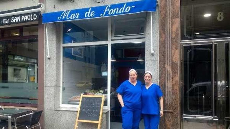 La dueña y la empleada de la pescadería Mar de Fondo.