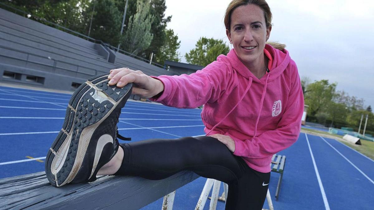 L&#039;atleta joanenca Meritxell Soler a la nova pista d&#039;atletisme al Congost de  Manresa