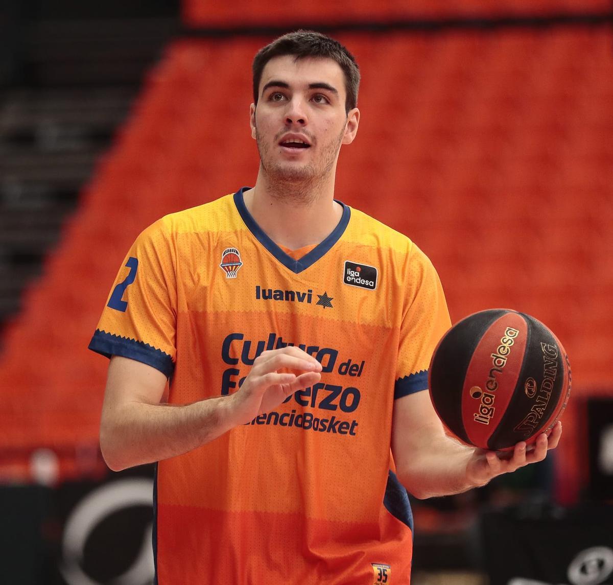 Gonzalo Bressan con la camiseta de su anterior equipo, el Valencia Basket.