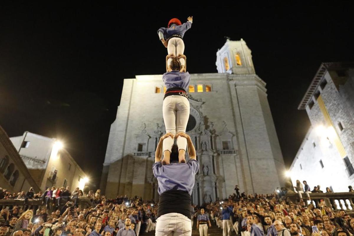 Els Marrecs pugen el pilar de 4 per les escales de la Catedral