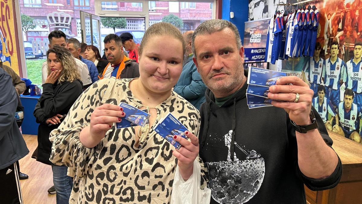 Desde las seis de la mañana para seguir al Avilés: grandes colas para poder ver al equipo en Majadahonda
