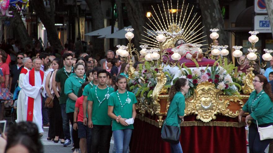 Un castillo de fuegos cierra la Festa Major de Dénia