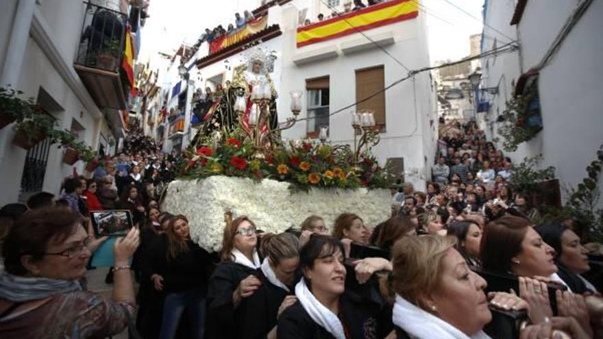 Alicante se vuelca  con las procesiones de Santa Cruz, el Gran Poder y la Marinera