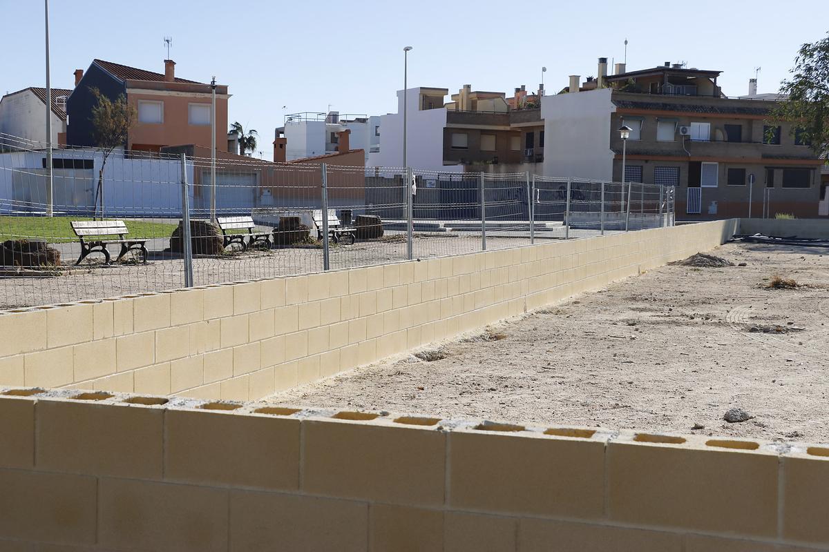 Las obras del nuevo recinto multideporte en la zona de la playa avanzan progresivamente