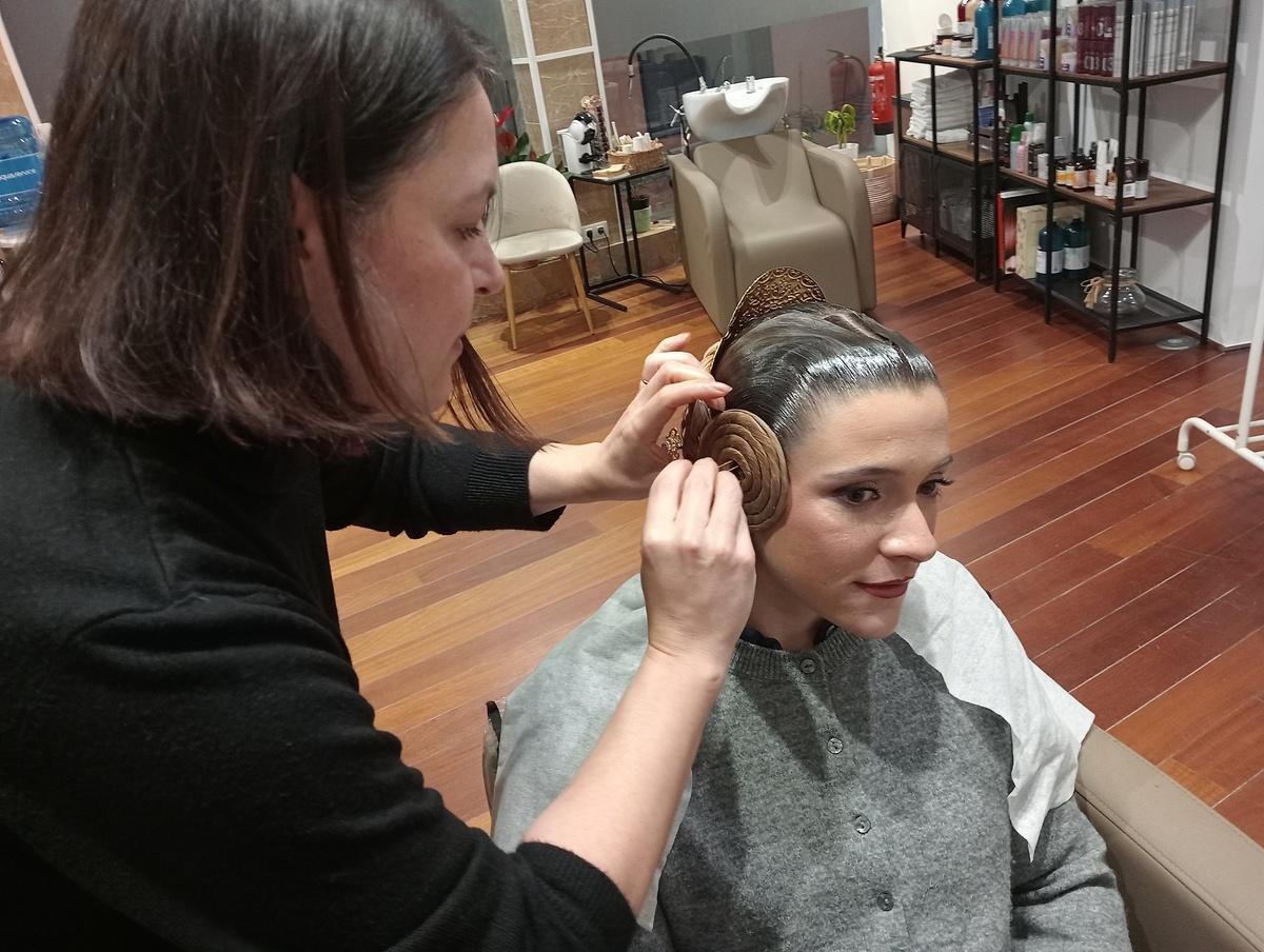 La fallera mayor de Gandia es una de las clientas de Jessica Sabater