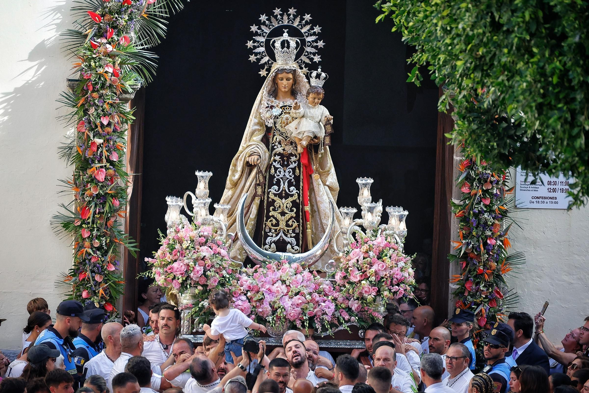 Embarcación de la Virgen del Carmen en el Puerto de la Cruz.