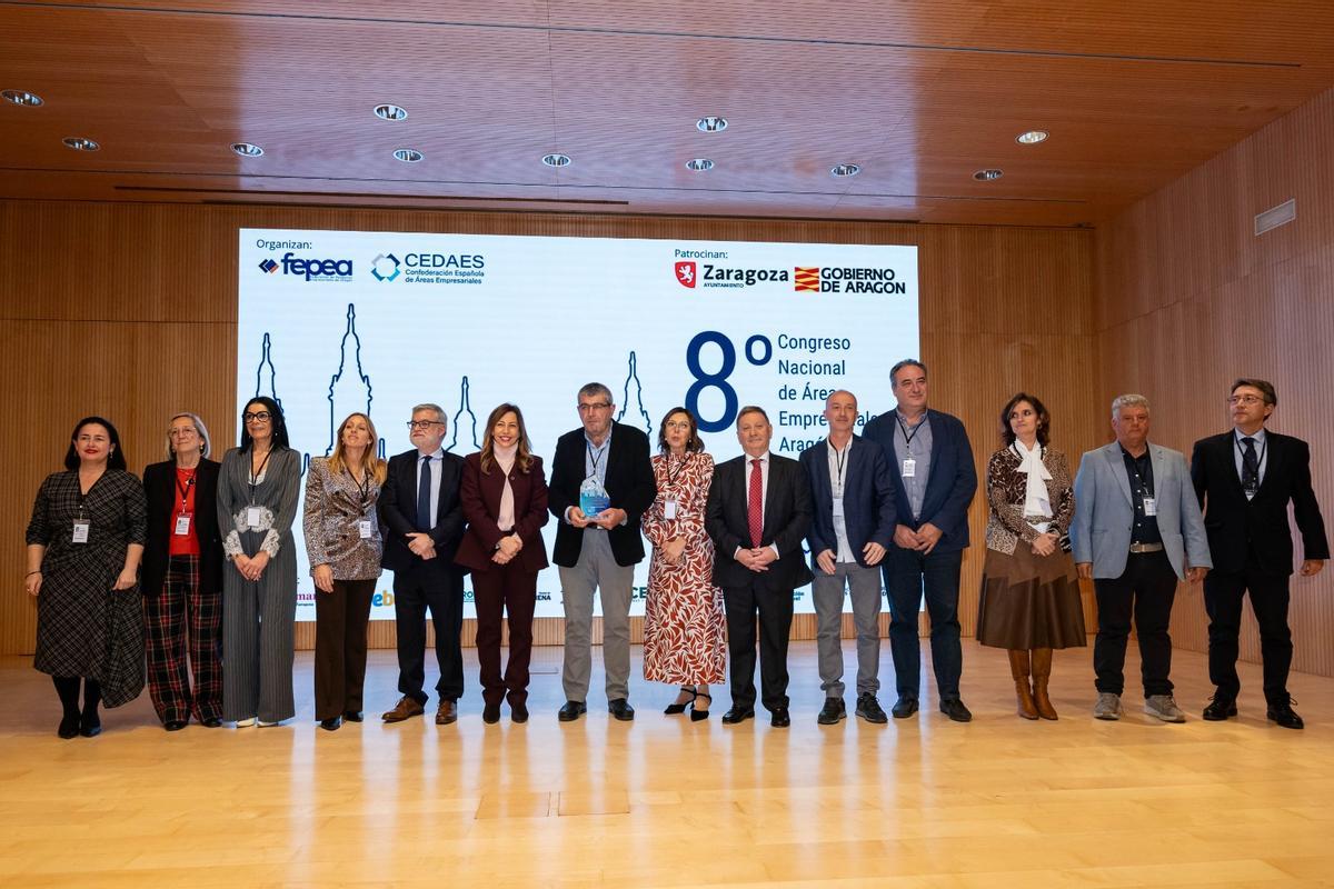 Foto de familia tras la clausura del congreso de áreas empresariales celebrado en Zaragoza.