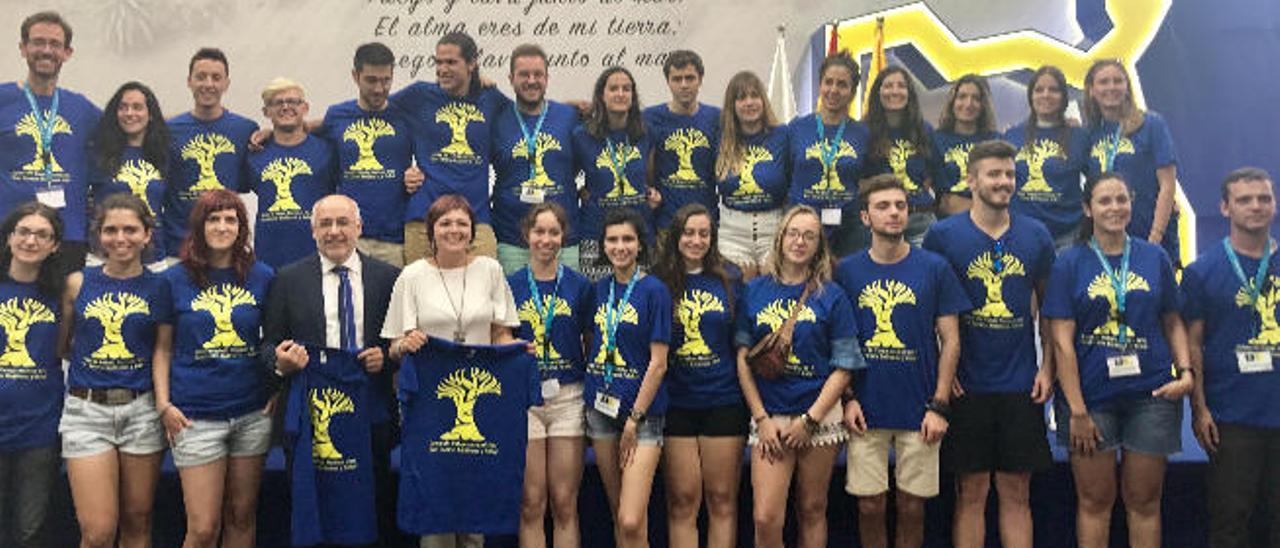 Jóvenes de Tenerife restauran en Tejeda el Centro de Plantas Medicinales