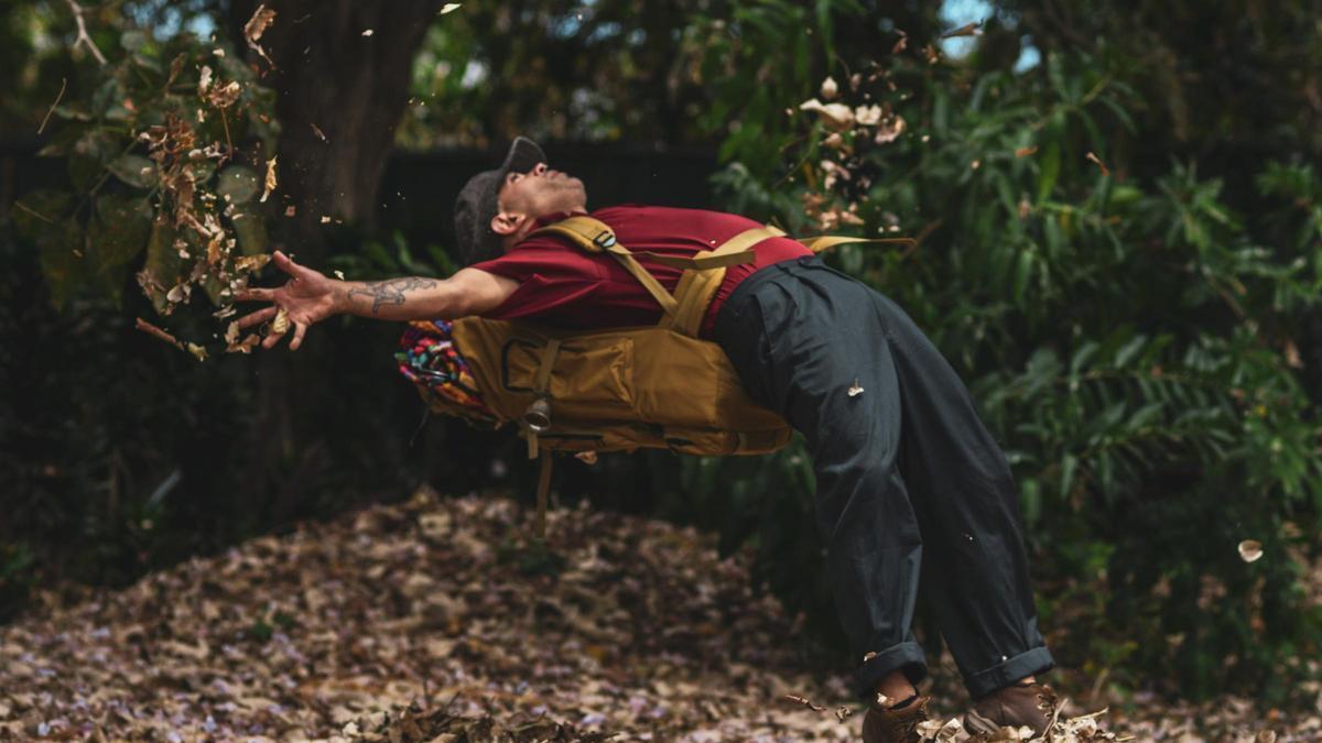 Adrián Arriaga con su espectáculo ‘Apenas’, que forma parte de la programación del Festival de Danza del Camino.