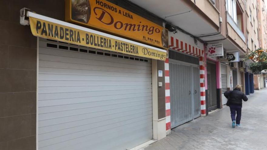 Última tienda atracada de Hornos Domingo, en la avenida Maestrar del Port.