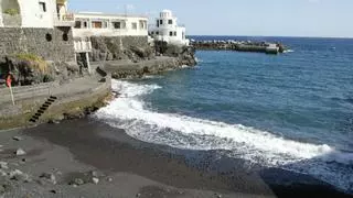 En estado grave tras tirarse al agua en una zona rocosa de Candelaria