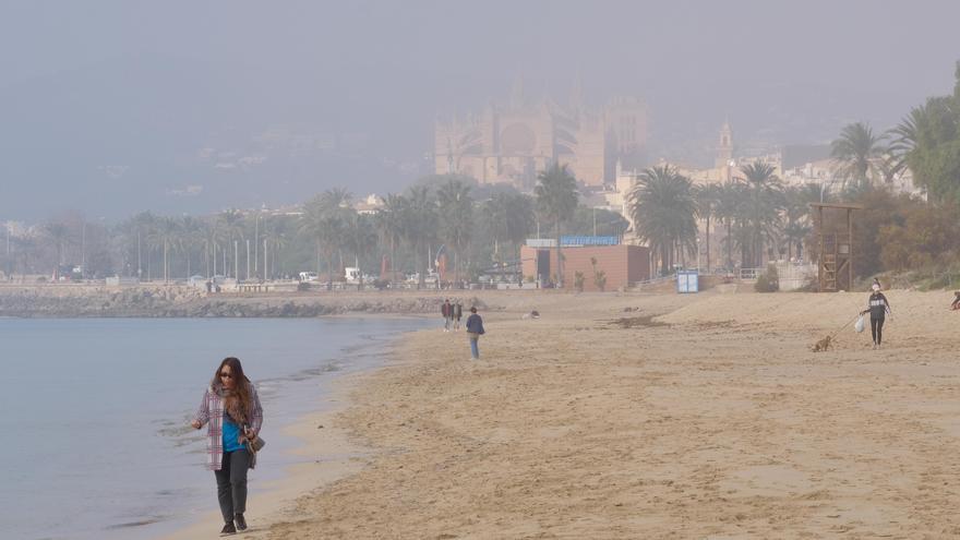 La niebla que cubre Mallorca provoca retrasos generalizados en el aeropuerto de Palma, un desvío y una cancelación