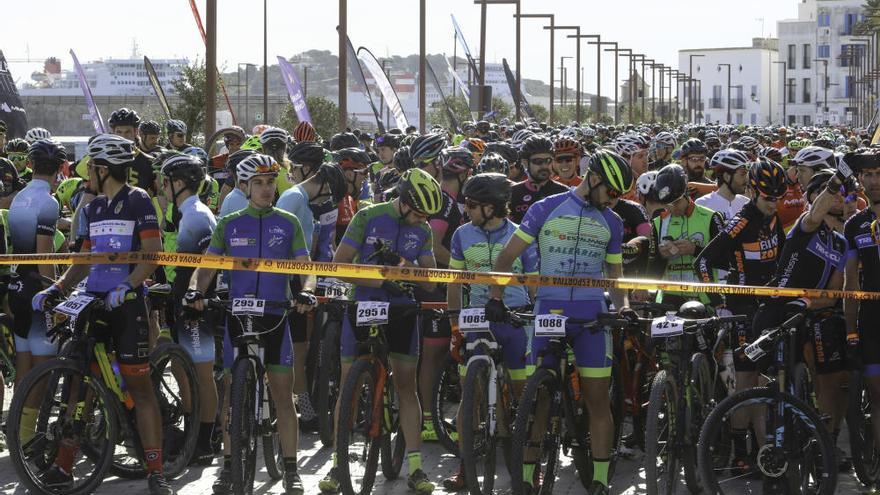 Carrasco y Zubero se hacen con la primera etapa de la Vuelta en un apretado esprint