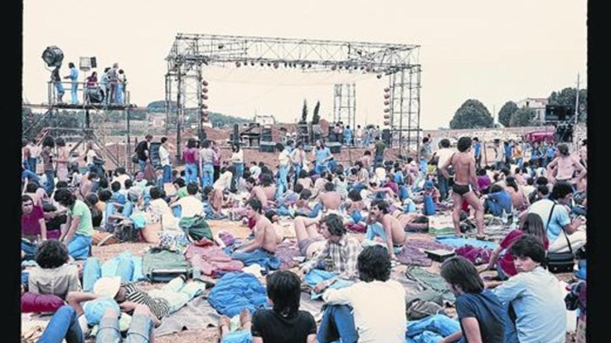 Una imagen del Canet Rock de 1975, celebrado en el terreno Pla d'en Sala que volverá a acoger el festival.