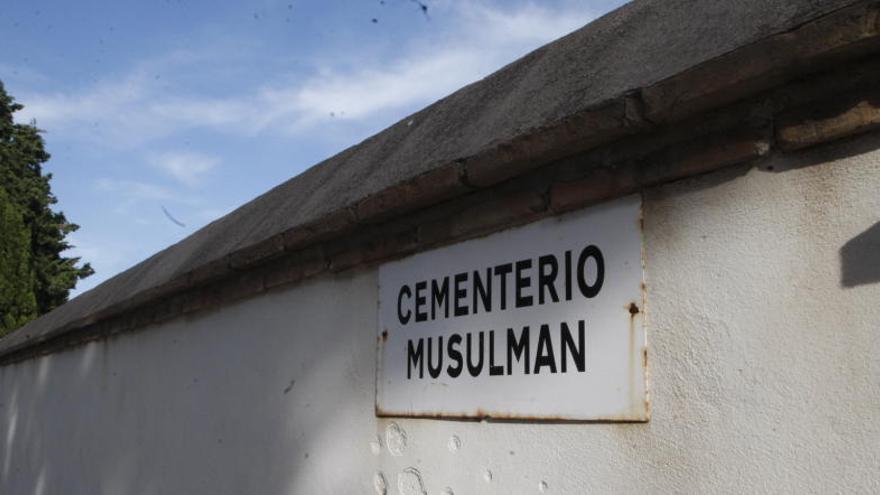 El cementerio musulmán cuenta con unas 110 fosas.