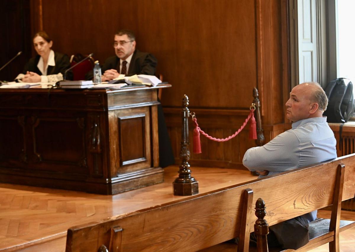 Luis Calvo, en el banquillo, en junio del año pasado.