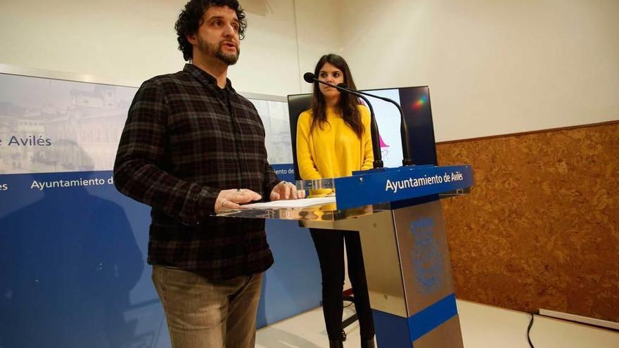 Iván Rotella y Raquel Ruiz, ayer, durante la presentación del balance del Centro de Atención Sexual.