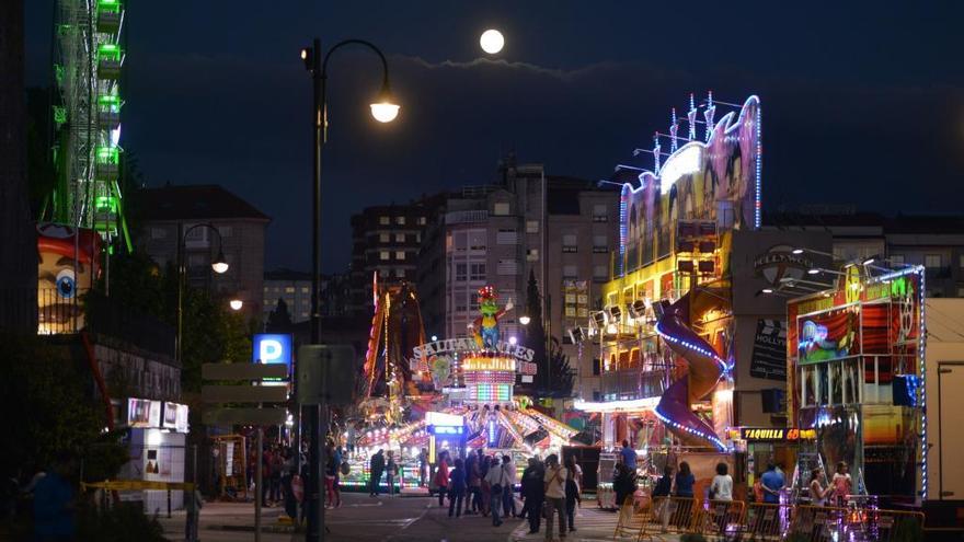 Atracciones en las fiestas de la Peregrina. // Gustavo Santos