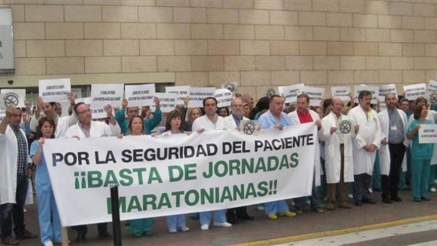 Se incrementan las protestas contra las jornadas de 12 horas en el Hospital Reina Sofía