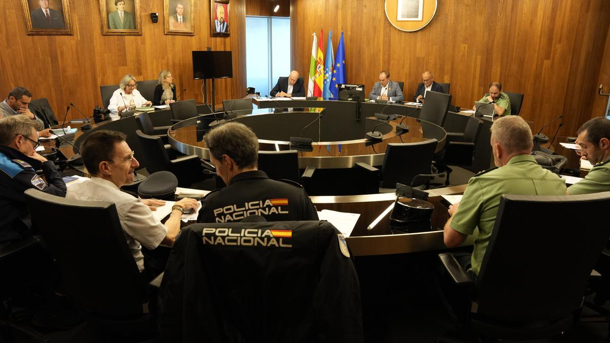 Celebración, ayer, de la Junta Local de Seguridad, en el consistorio.