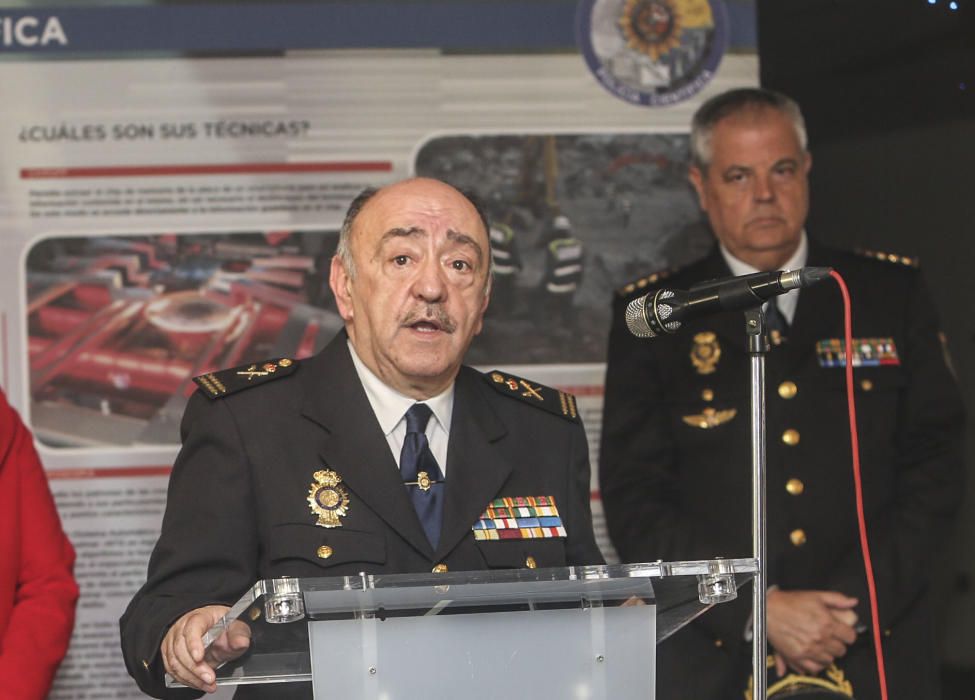 La exposición de Policía Científica se ha inaugurado en el ADDA.