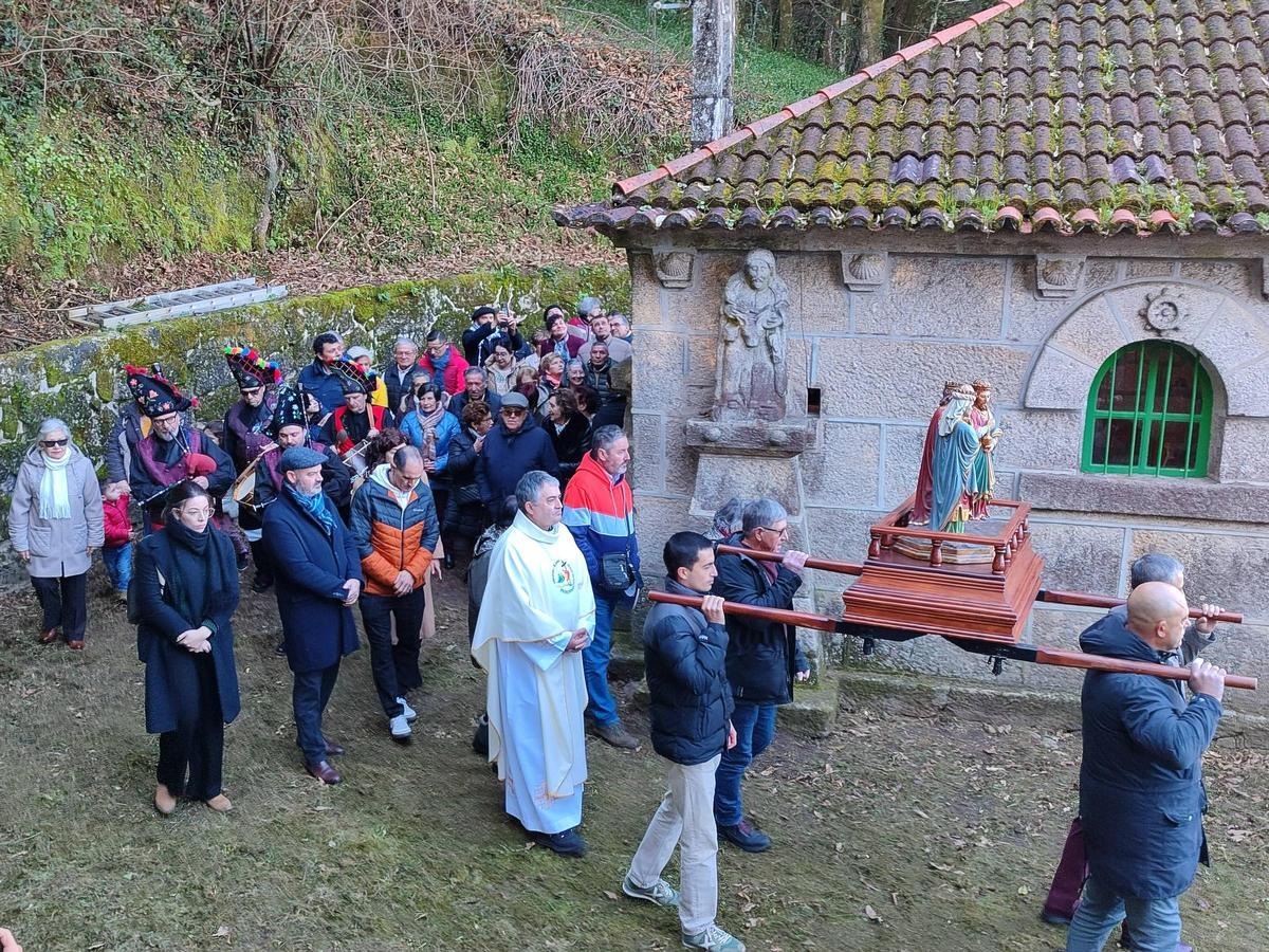 La Romaría de Santos Reis en Bueu, en la capilla diseñada por Urbano Lugrís