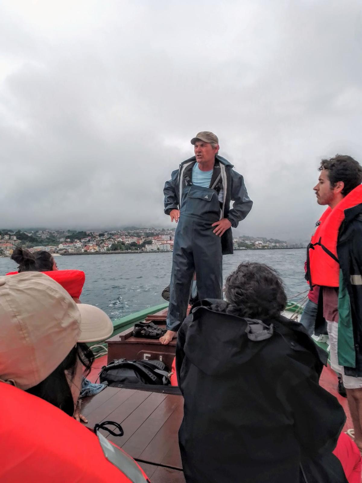 Explicación da ruta e da historia do Eliseo na viaxe de onte.