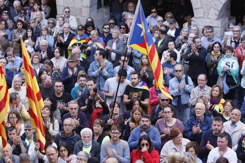 Unes 1.500 persones acompanyen Marta Madrenas a declarar