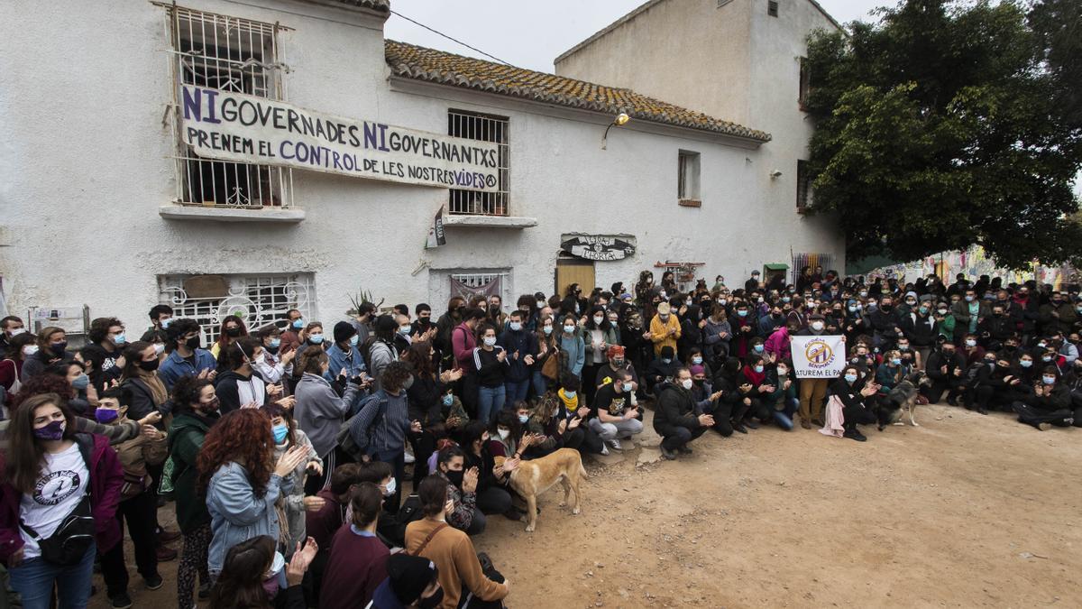 Desalojo y cargas policiales en un casal okupa en Benimaclet