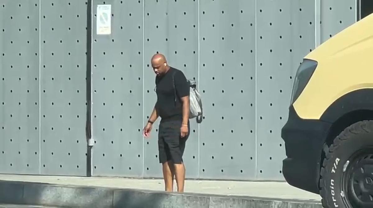 Jonathan Kebe en las oficinas del FCBarcelona
