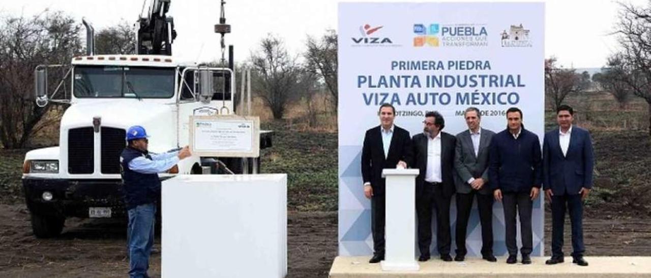 Acto de colocación de la primera piedra de la nueva fábrica de Viza en Huejotzingo, en Puebla (México).