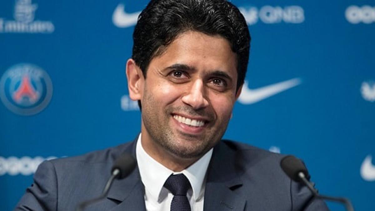 Nasser Al-Khelaïfi, sonriente durante una rueda de prensa