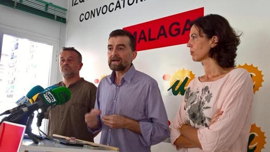 Castro, Maíllo y Sempere en la sede de IU en Málaga
