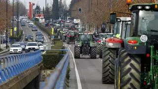 La DGT resuelve la principal duda sobre las tractoradas: ¿Pueden conducir los tractores por la ciudad?
