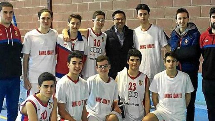 Josep Maria Bartomeu, al mig, amb l&#039;equip cadet A de La Salle Manresa