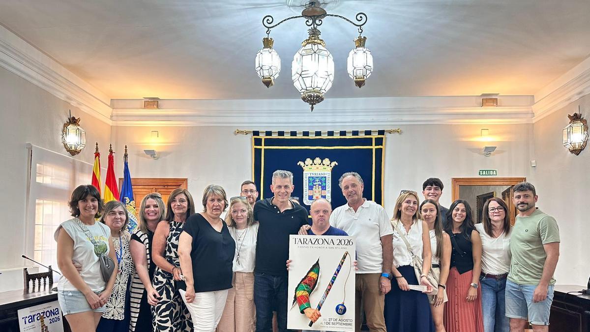 El jurado del premio, con el cartel ganador.