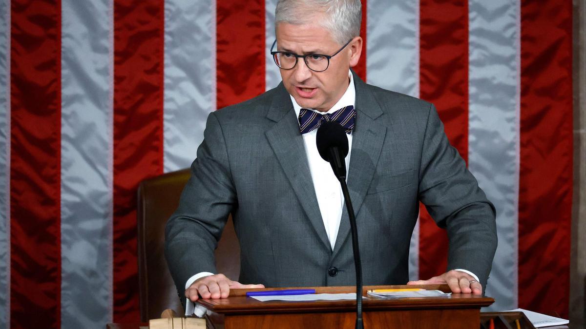 El 'speaker' temporal de la Cámara de Representantes de EEUU, Patrick McHenry, durante la sesión de este martes.