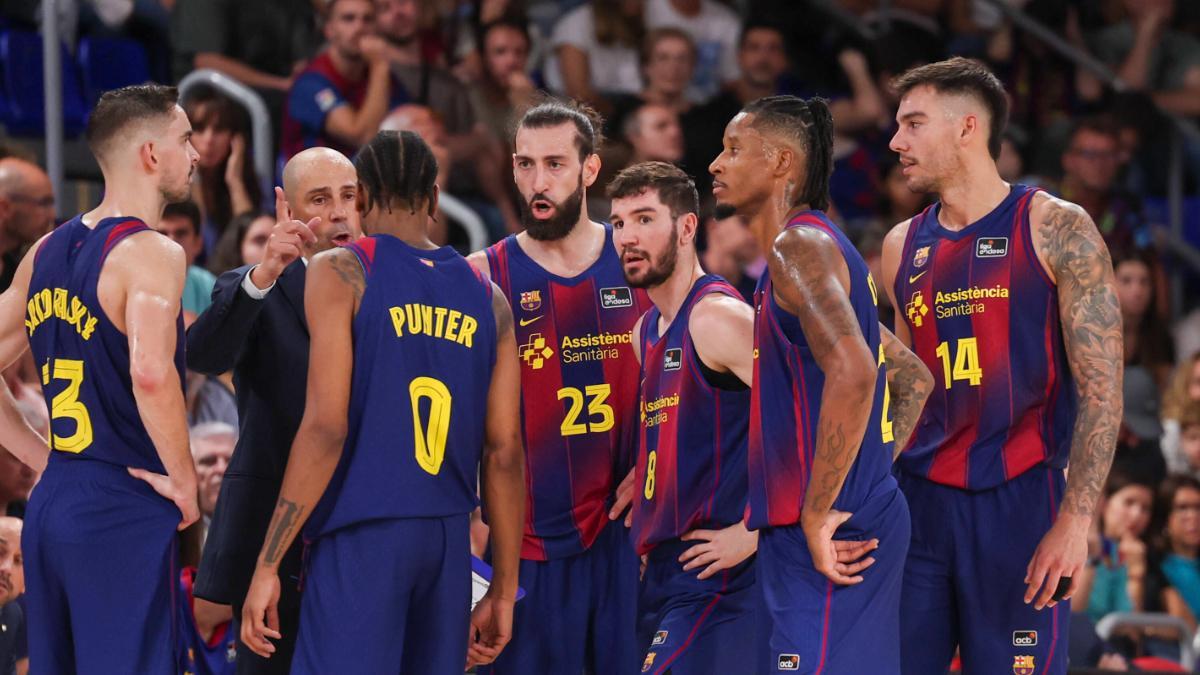 Joan Peñarroya da instrucciones a sus jugadores