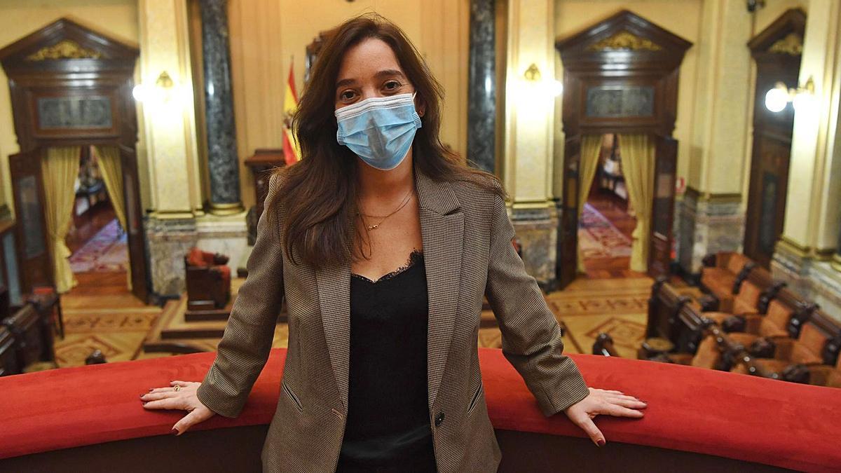 Inés Rey, en la tribuna del público del Salón de Plenos municipal.   | // CARLOS PARDELLAS