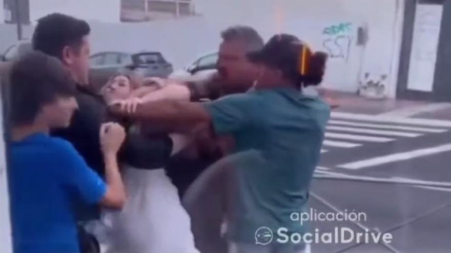 Brutal pelea de turistas &quot;a piñazos y patadas&quot; en Canarias