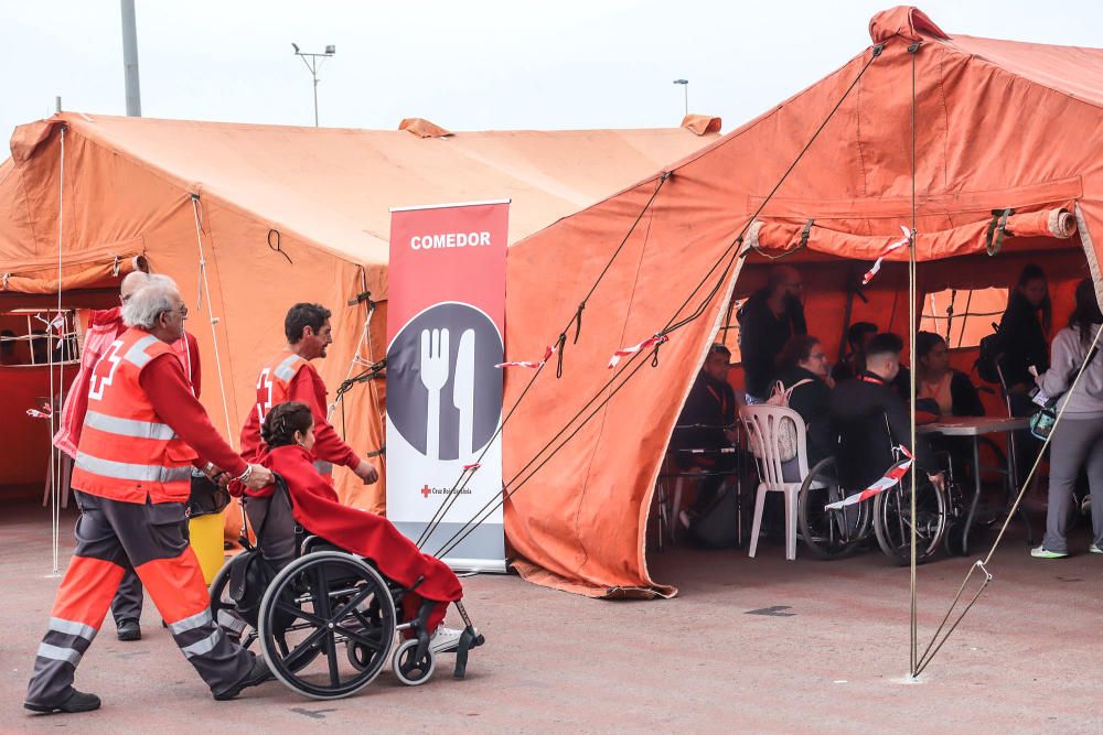 [SIN TITULO] La Generalitat realiza un gran despliegue de recursos, incluido un simulacro de una situación de pillajes en comercios tras un terremoto, helicóptero, bomberos o la intervención de la UME