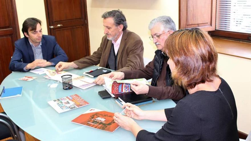 Miralles junto a Margalida Portells y Serafín Carballo.