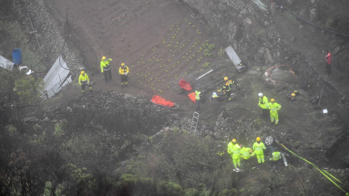 Rescate de los cuerpos de los fallecidos en el accidente de tráfico de Gran Canaria